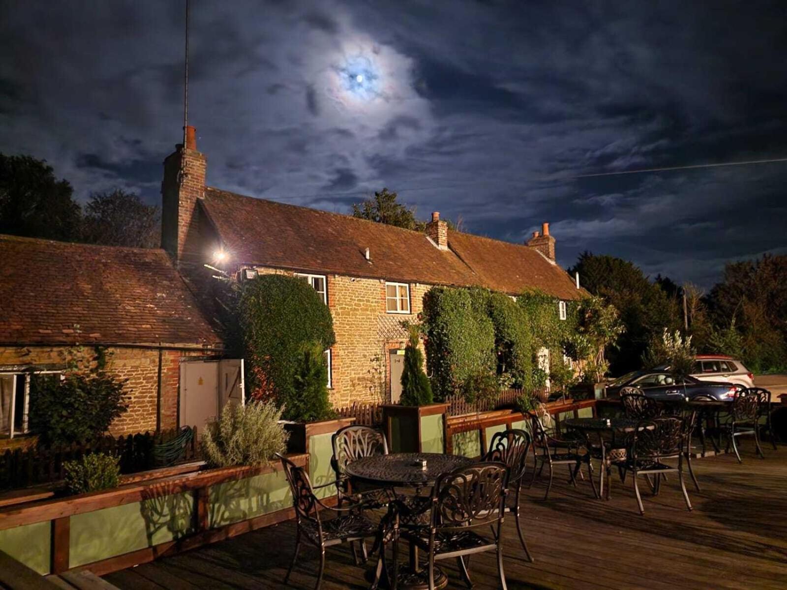 Heaven'S Kitchen At Squirrel Inn Godalming Exterior foto